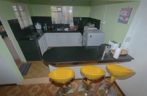 Vacoas-Phoenix Apartment | Chic 2-bedroom apartment with WiFi, fitness room in vibrant Vacoas-Phoenix