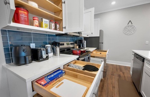 Port Wentworth Apartment | Chic 2-bedroom apartment with AC, fitness room, pool - D