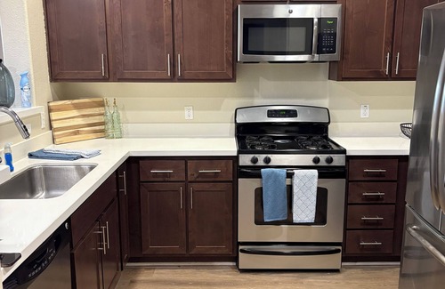 San Bruno Apartment | Chic 2-bedroom apartment with WiFi, AC in marvelous San Bruno 5 min from SFO