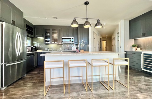 Uptown Apartment | Chic 2-bedroom apartment with AC, fitness room in brilliant Victory Park Dallas