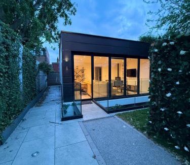South Woodford House | Chic 2 Bedroom Modern Cave House