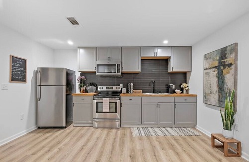 Austell Apartment | Chic 2 bedroom w/free parking