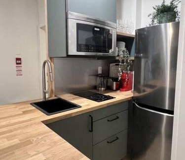 Garden District Apartment | Chic 2 Bedroom with Parking