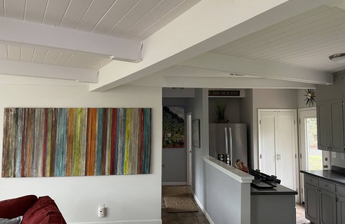 Three Rivers House | Chic 2B2b Bungalow w/studio 3 mi to Sequoia NP - Dog Friendly!