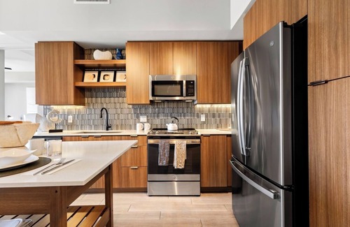 Flagler Village Apartment | Chic 2BR Downtown Fort Lauderdale Apt w/Pool