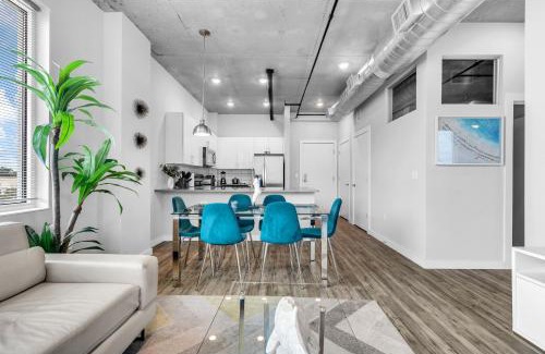 St. Petersburg - Clearwater Apartment | Chic 2BR Getaway Walk to Breweries and Art Walk