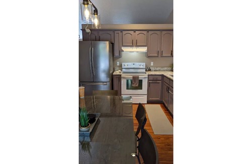 Southeast Salem House | Chic 3/2 Private Firepit and Bunkroom Near Dwntn