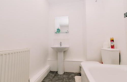 Folkestone Apartment | Chic 3 Bed Flat on Harbour Way