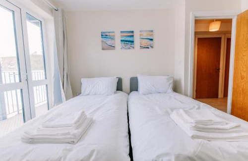 Folkestone Apartment | Chic 3 Bed Flat on Harbour Way