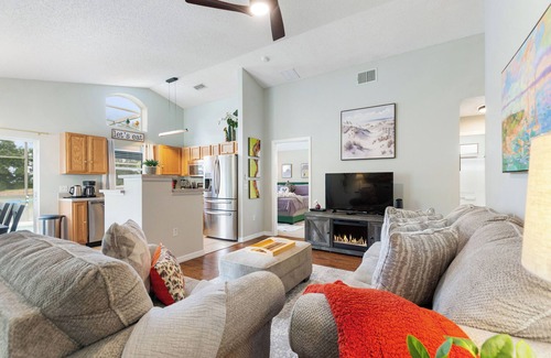 Haines City House | Chic 3BR Getaway, Heated Pool, Golf Views & Theme Parks