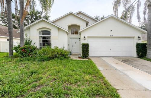 Sunrise Lakes House | Chic 3BR Retreat w Pool Near Disney Magic