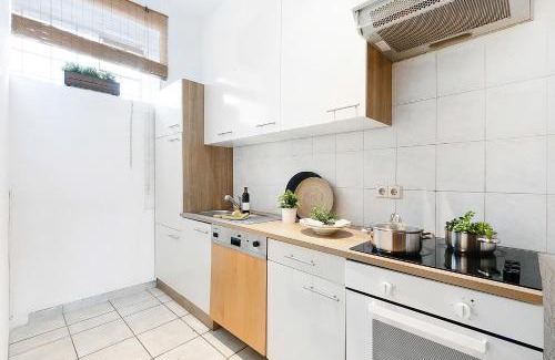 Sandhofen Apartment | Chic 4 Room Apartment in Mannheim