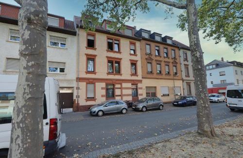 Sandhofen Apartment | Chic 4 Room Apartment in Mannheim