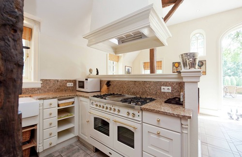 Deurningen House | Chic and classic country house with 4 bathrooms