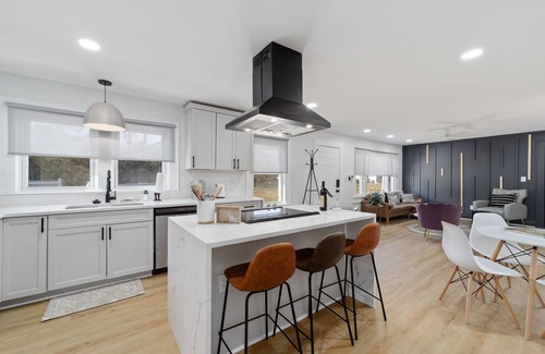Gastonia House | Chic and cozy home near the hospital: 3 comfy rooms, TVs, stylish amenities.