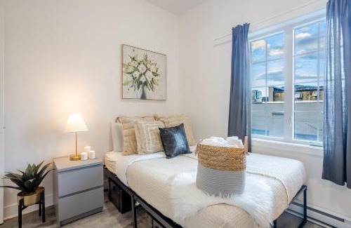 Griffintown Apartment | Chic and Spacious 3 Bedrooms in Griffintown