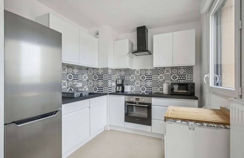 Cergy Apartment | Chic and spacious apart with parking