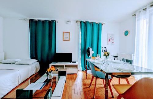 Universite Apartment | Chic apart with parking near Paris