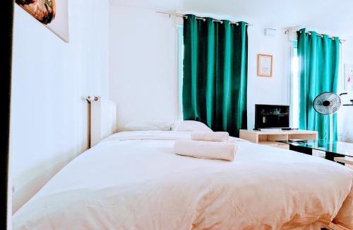 Universite Apartment | Chic apart with parking near Paris
