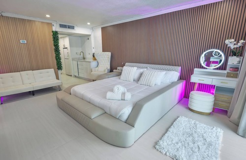 Sunny Isles Beach Hotel | Chic apartment in brilliant Sunny Isles Beach with AC, fitness room