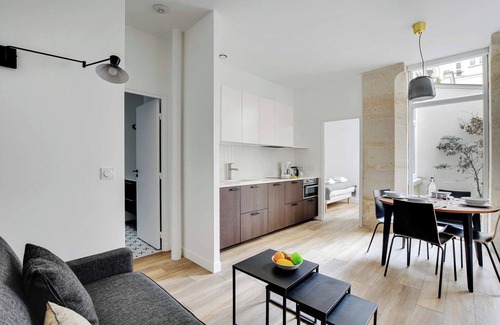 Quartier de la Folie-Mericourt Apartment | Chic Apartment -2BR/6P- Oberkampf/République