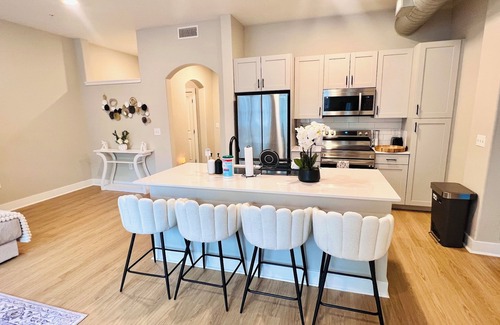 Towson Apartment | Chic Apartment Facing Towson Mall