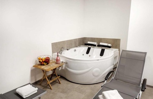 Mojstrana Apartment | Chic Apartments with Finnish Sauna and Jacuzzi