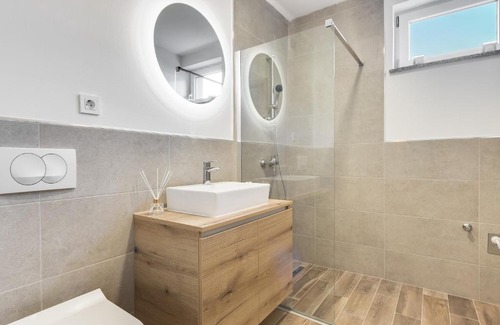 Mojstrana Apartment | Chic Apartments with Finnish Sauna and Jacuzzi