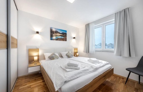 Mojstrana Apartment | Chic Apartments with Finnish Sauna and Jacuzzi