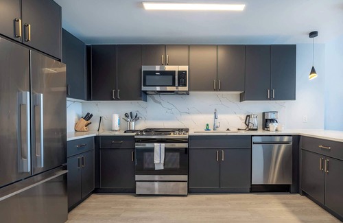 New Rochelle Apartment | Chic Apt with Indoor Pool & Gym