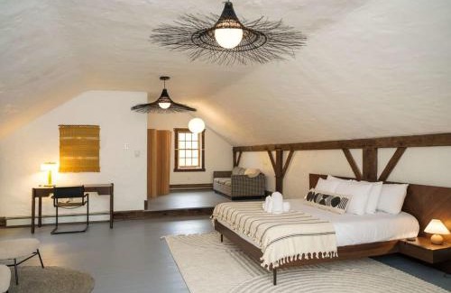 Germantown House | Chic Barn House with Pool