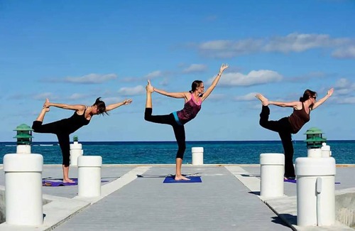 Colliers Bay Apartment | Chic beach front studio with fitness room, WiFi, king size bed and scenic patio