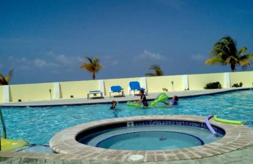 Colliers Bay Apartment | Chic beach front studio with fitness room, WiFi, king size bed and scenic patio