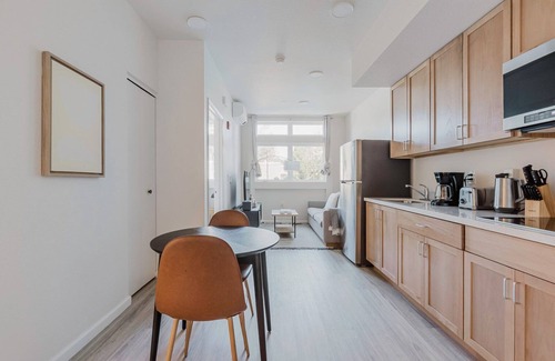 South Berkeley Apartment | Chic Berkeley 1BR w/W/D, near Uni, Dining & Bakeries, by Blueground