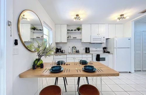 Oakland Park Villa | Chic Boho Paradise: Las Olas