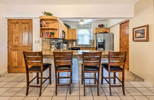 Centro Condo | Chic Cabo San Lucas Getaway < 2 Miles to Beaches!