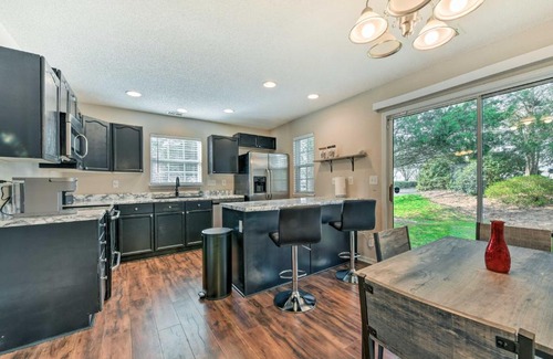 Charlotte House | Chic Charlotte Townhome with Community Pool