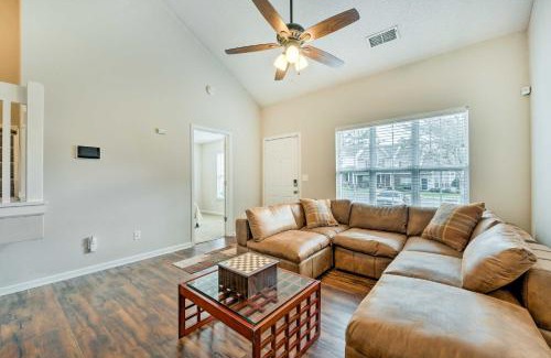 Charlotte House | Chic Charlotte Townhome with Community Pool