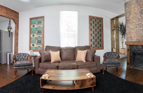 Chestnut Hill House | Chic Charming Private Home - Enjoy a unique Nashville.