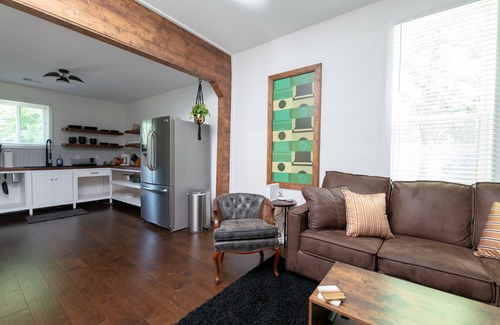 Chestnut Hill House | Chic Charming Private Home - Enjoy a unique Nashville.