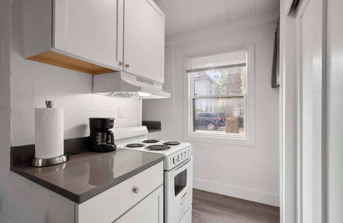 Near East Columbus Apartment | Chic City Retreat 93I