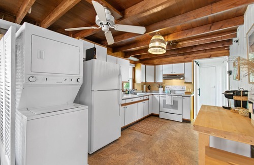 Old Lyme House | Chic Coastal Retreat with Short Walk to Beach