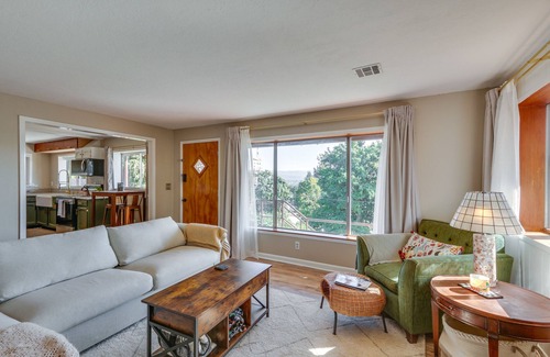 Columbia City Apartment | Chic Columbia City Vacation Rental w/Kayaks!