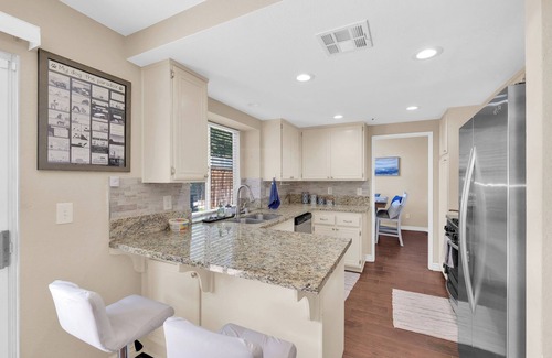 Fontana House | Chic & Comfy Home Near Airport Pet-Friendly
