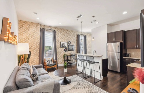 West End Condo | Chic Condo for 4 Near West End!