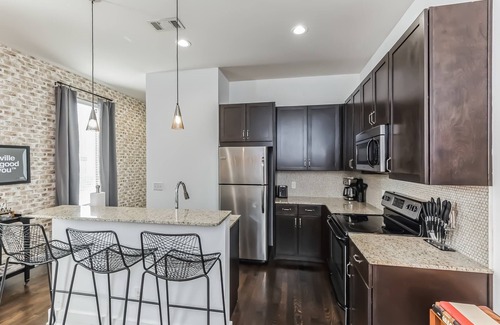 West End Condo | Chic Condo for 4 Near West End!