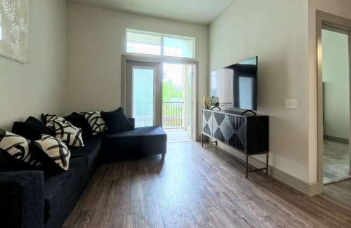 Woodlake - Briar Meadow Apartment | Chic & Cozy 1BR Apartment – Prime Houston Location!