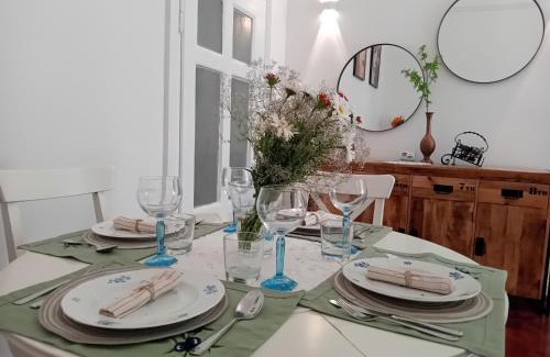 Inner City Budapest Apartment | Chic Cozy Quiet DELUXE Citycenter in ASTORIA with AC