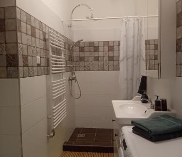 Inner City Budapest Apartment | Chic Cozy Quiet DELUXE Citycenter in ASTORIA with AC