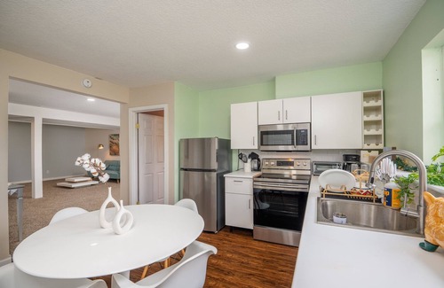 Old Evergreen Highway Apartment | Chic Designer Retreat Nestled in an Upscale, Tranquil Enclave